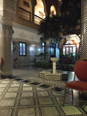 Отель Riad Les Chrifis  Фес